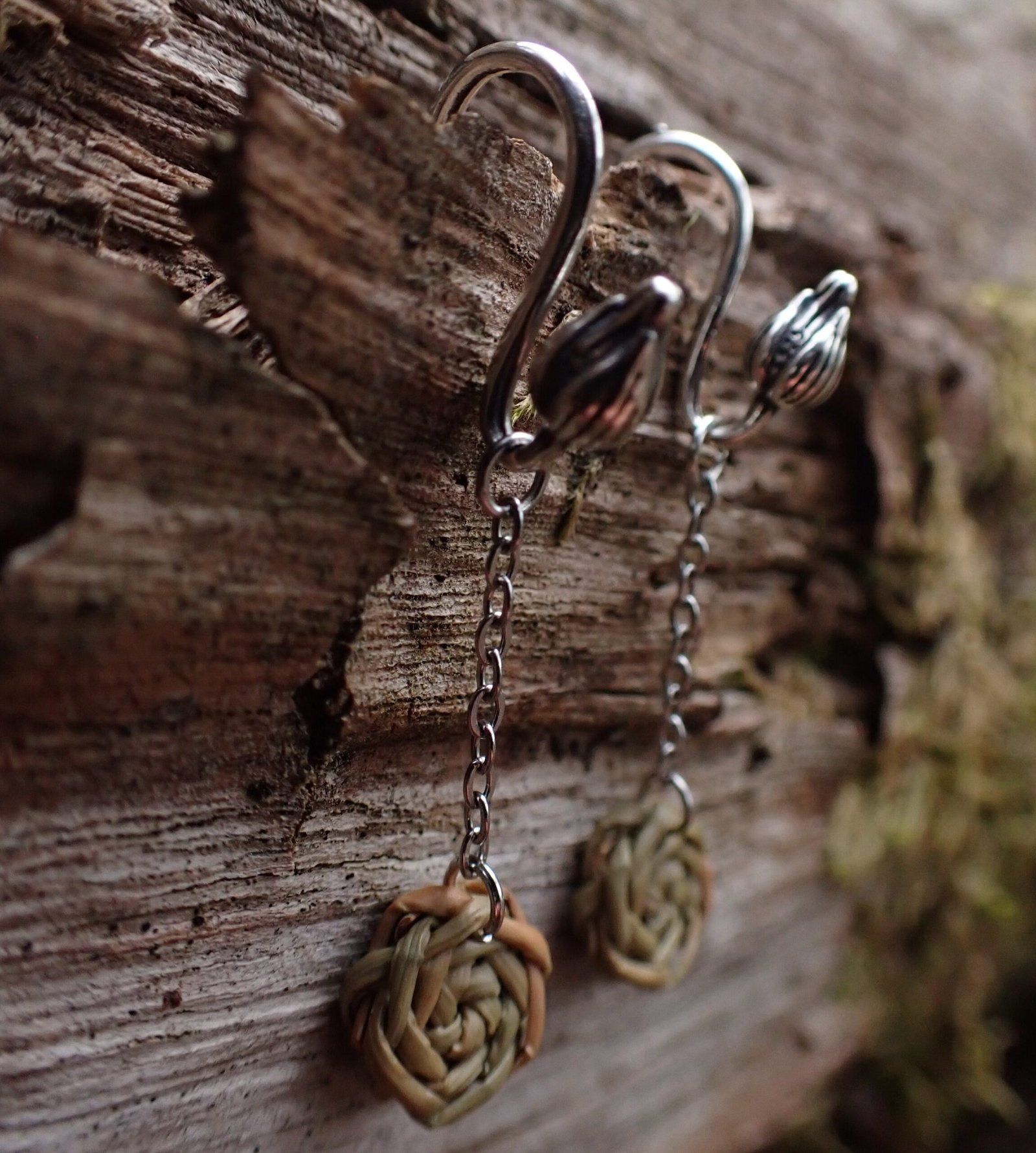 Rose d'argent Boucles d'oreille argent sterling et pin laricio. Inspiré de l'origami.